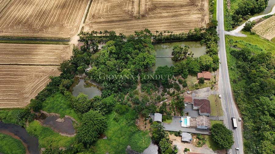 Ch�cara com 18.422 m�, rios, piscina natural e pavilh�o para eventos na Rodovia SC-108 - Vila Nova 8