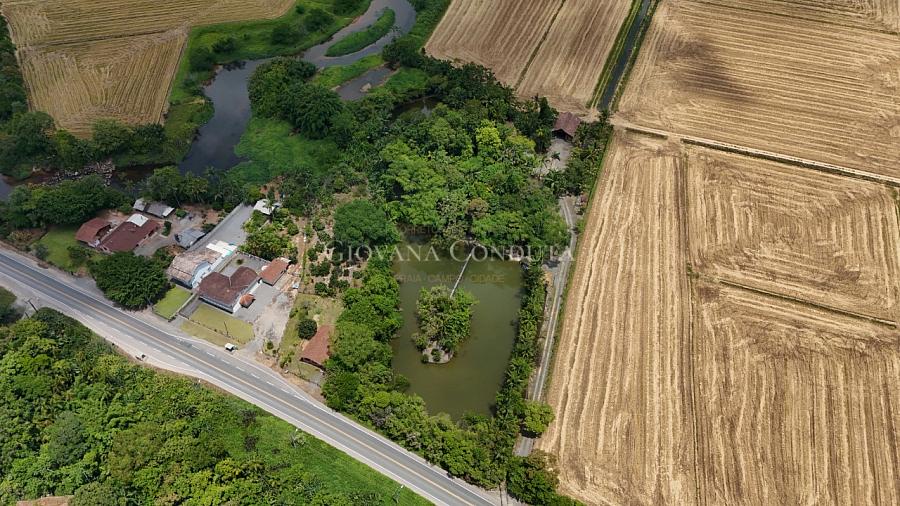 Ch�cara com 18.422 m�, rios, piscina natural e pavilh�o para eventos na Rodovia SC-108 - Vila Nova 10