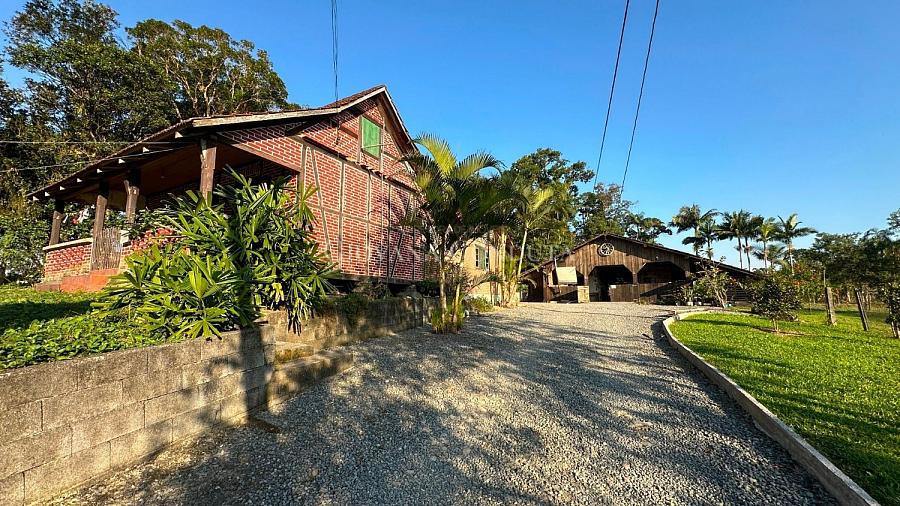 Ch�cara com 158.900 m�, duas casas enxaimel centen�rias e lagos a 14 km do centro - Estrada Comprida, Vila Nova 1