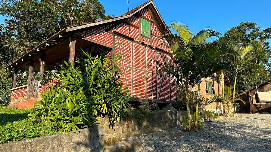 Ch�cara com 158.900 m�, duas casas enxaimel centen�rias e lagos a 14 km do centro - Estrada Comprida, Vila Nova 2