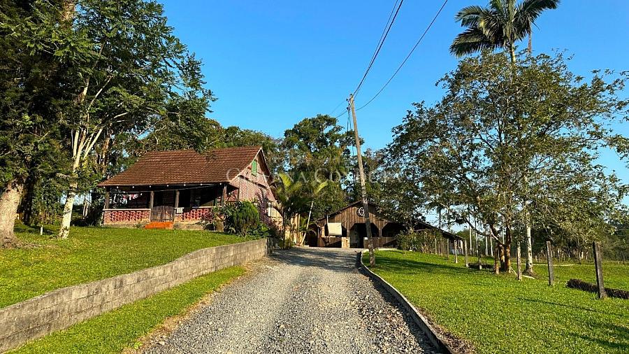 Ch�cara com 158.900 m�, duas casas enxaimel centen�rias e lagos a 14 km do centro - Estrada Comprida, Vila Nova 3