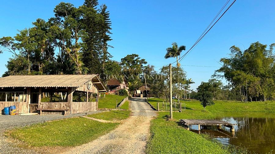 Ch�cara com 158.900 m�, duas casas enxaimel centen�rias e lagos a 14 km do centro - Estrada Comprida, Vila Nova 4