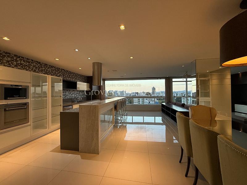 Apartamento 250 m² B. Atiradores 1
