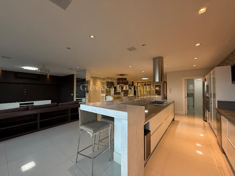 Apartamento 250 m² B. Atiradores 4