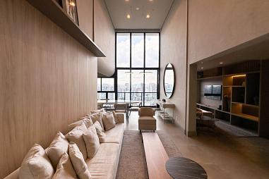 Apartamento impecável para locação no Condomínio Galeria 90, 2 Suítes, 2 Vagas