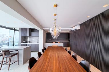 À venda Cobertura Duplex Mobiliado de 258m², 3 suítes e 4 vagas no Brooklin