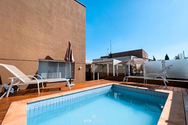 Mansão suspensa em condomínio club