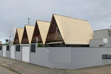 Investimento em Penha: Pousada Próxima à Praia de Armação