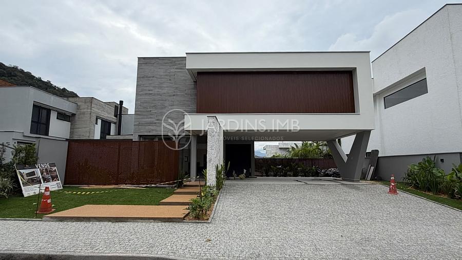 CASA  EM CONDOMINIO FECHADO COM 4 SU�TES 1