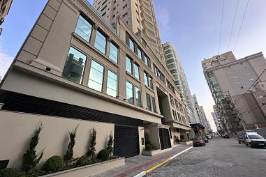 Belíssimo Residence, oportunidade 04 SUÍTES em Meia Praia