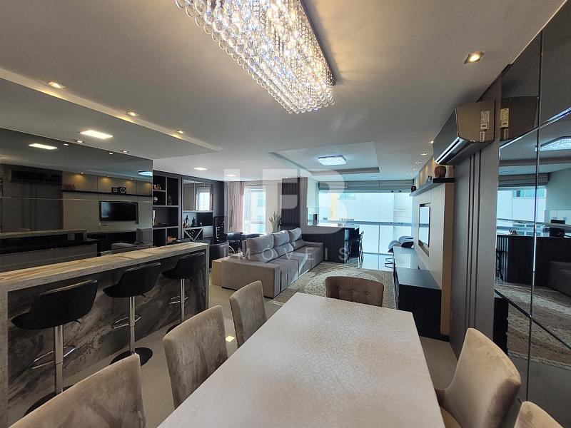 Apartamento com  3 suítes no Bairro Pioneiros, Balneário Camboriú — foto 2