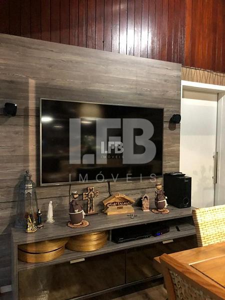 Casa na Praia dos Amores em Balneário Camboriú com 5 dormitórios, piscina e quiosque — foto 9