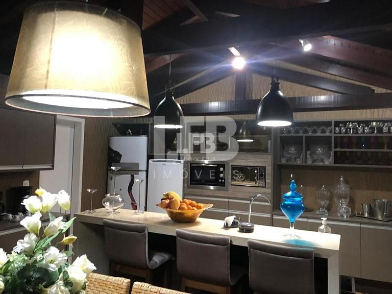 Casa na Praia dos Amores em Balneário Camboriú com 5 dormitórios, piscina e quiosque — foto 25