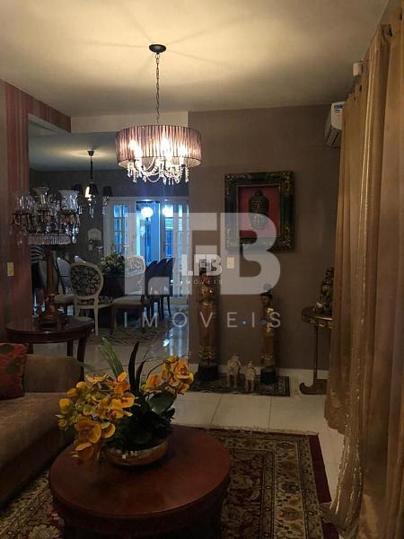 Casa na Praia dos Amores em Balneário Camboriú com 5 dormitórios, piscina e quiosque — foto 17