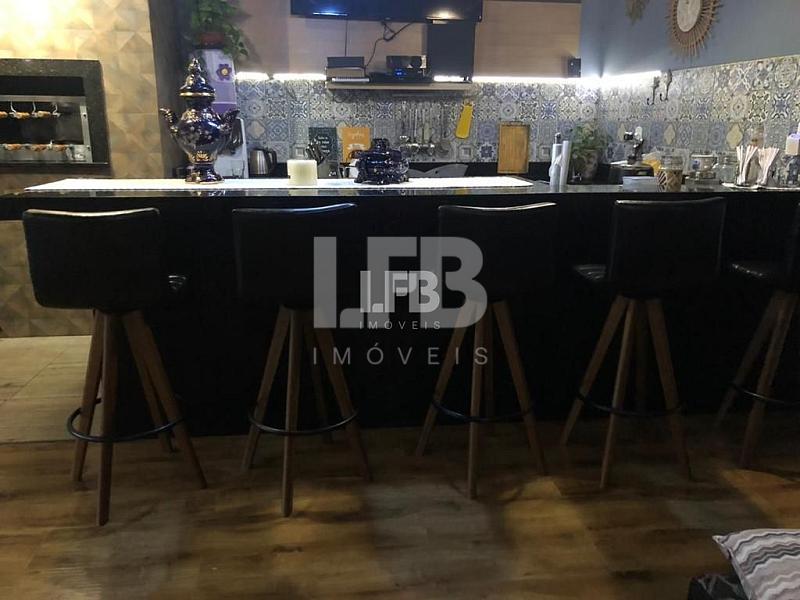 Casa na Praia dos Amores em Balneário Camboriú com 5 dormitórios, piscina e quiosque — foto 12