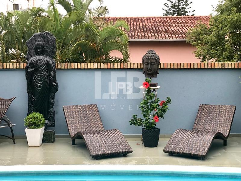 Casa na Praia dos Amores em Balneário Camboriú com 5 dormitórios, piscina e quiosque — foto 37