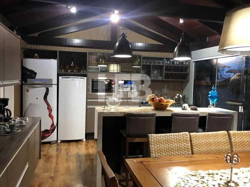 Casa na Praia dos Amores em Balneário Camboriú com 5 dormitórios, piscina e quiosque — foto 11