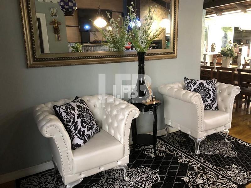 Casa na Praia dos Amores em Balneário Camboriú com 5 dormitórios, piscina e quiosque — foto 8