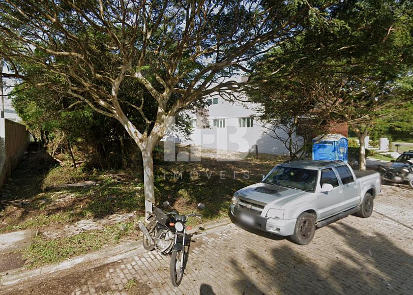 Terreno com 450m² em Jurer� internacional, pr�ximo ao mar.