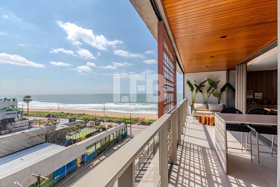 Apartamento Mobiliado Frente Mar no Tirreno Residenziale | 219 m�, 3 Su�tes e 3 Vagas 1