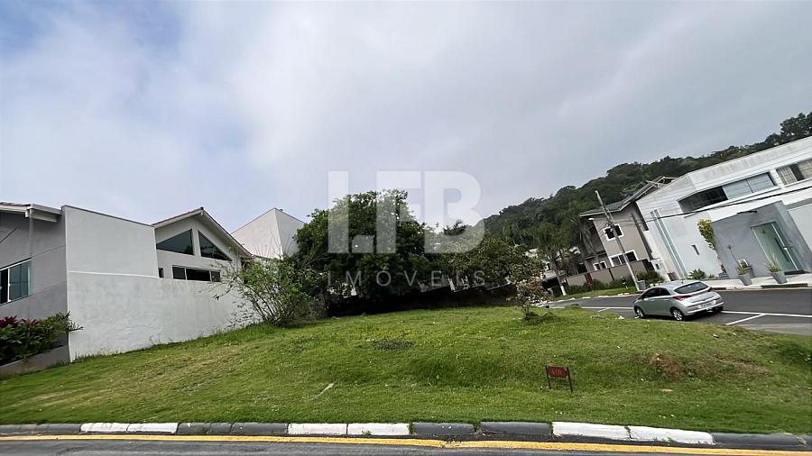 Terreno de 360 m� � Venda no Condom�nio Residencial Aririb� em Balne�rio Cambori� 1