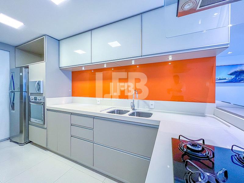 Apartamento Mobiliado com 3 Dorm. (1 Suíte) no Amores da Brava a 160m do Mar na — foto 2