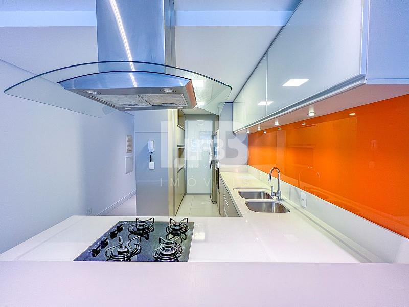 Apartamento Mobiliado com 3 Dorm. (1 Suíte) no Amores da Brava a 160m do Mar na — foto 4