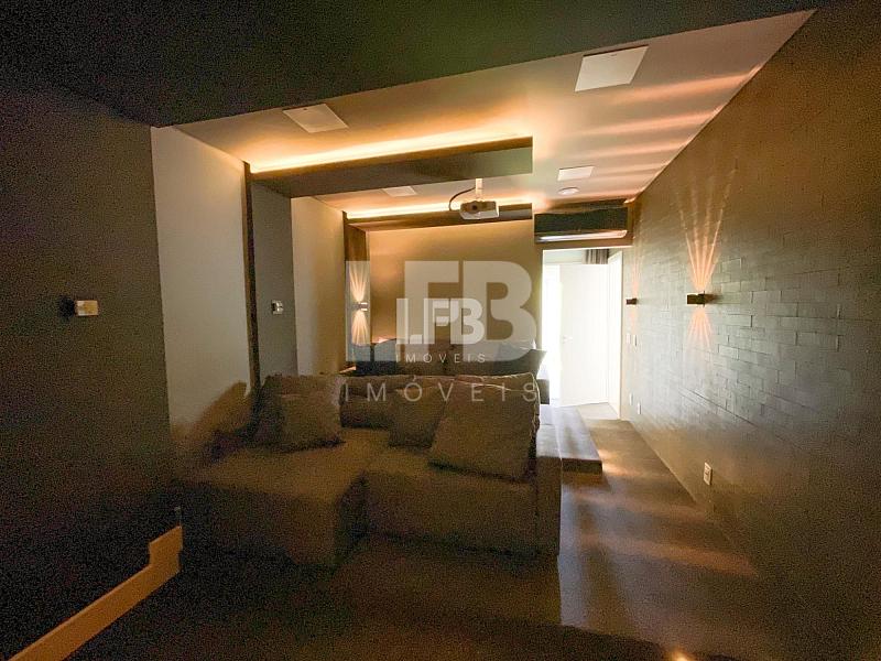 Casa de alto padrão com 4 suítes localizada no condomínio Horizontal Praia Brava — foto 39