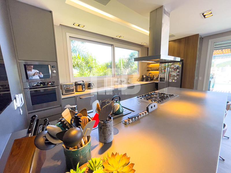 Casa de alto padrão com 4 suítes localizada no condomínio Horizontal Praia Brava — foto 15