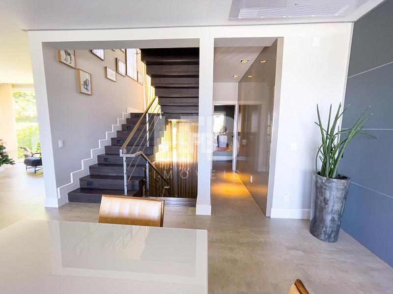 Casa de alto padrão com 4 suítes localizada no condomínio Horizontal Praia Brava — foto 28