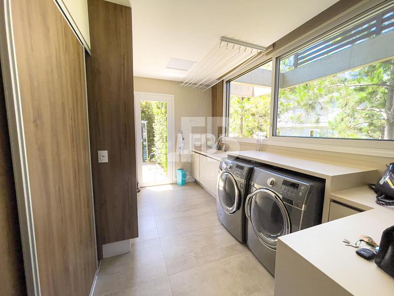 Casa de alto padrão com 4 suítes localizada no condomínio Horizontal Praia Brava — foto 48