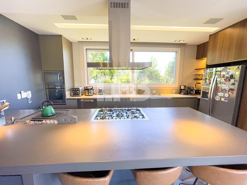 Casa de alto padrão com 4 suítes localizada no condomínio Horizontal Praia Brava — foto 22