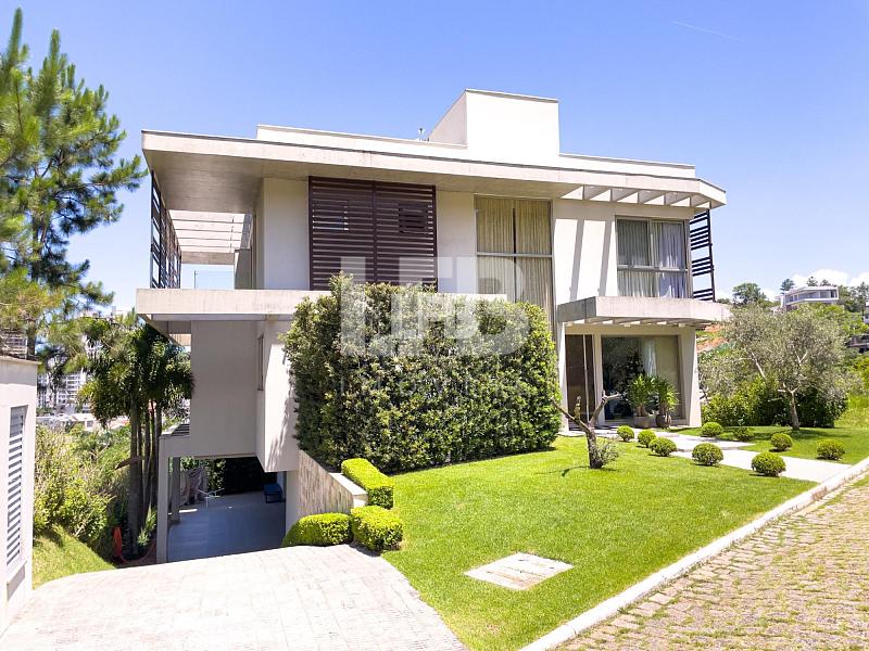 Casa de alto padrão com 4 suítes localizada no condomínio Horizontal Praia Brava — foto 51