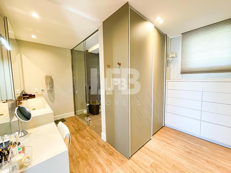 Casa de alto padrão com 4 suítes localizada no condomínio Horizontal Praia Brava — foto 42