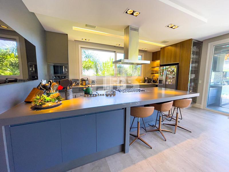 Casa de alto padrão com 4 suítes localizada no condomínio Horizontal Praia Brava — foto 16