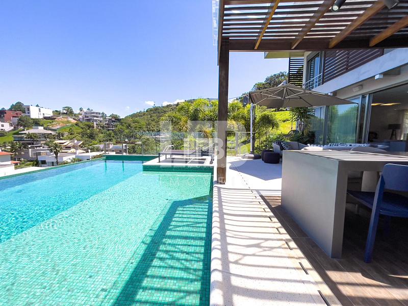 Casa de alto padrão com 4 suítes localizada no condomínio Horizontal Praia Brava — foto 2