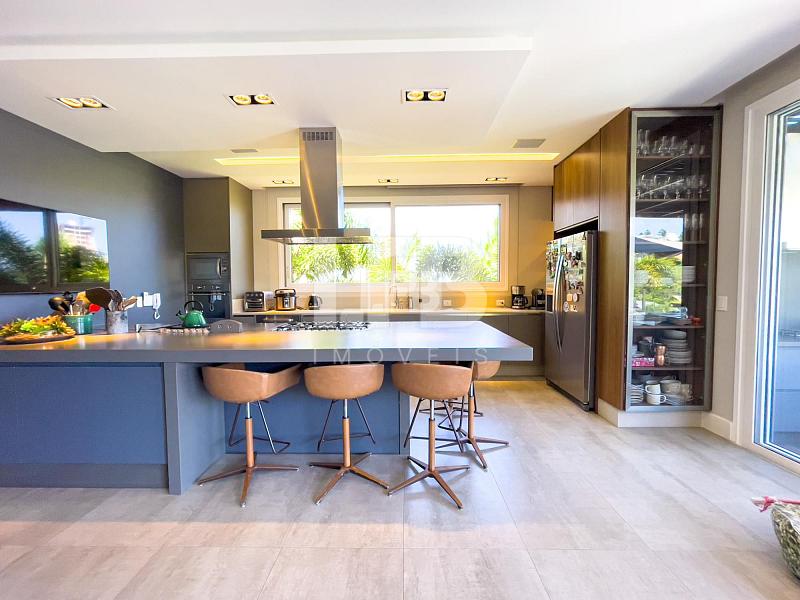 Casa de alto padrão com 4 suítes localizada no condomínio Horizontal Praia Brava — foto 18