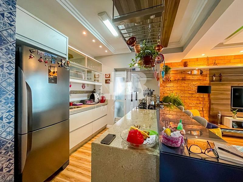 Apartamento de 2 dorm sendo 1 suíte a poucos metros  do mar na Praia Brava. — foto 4