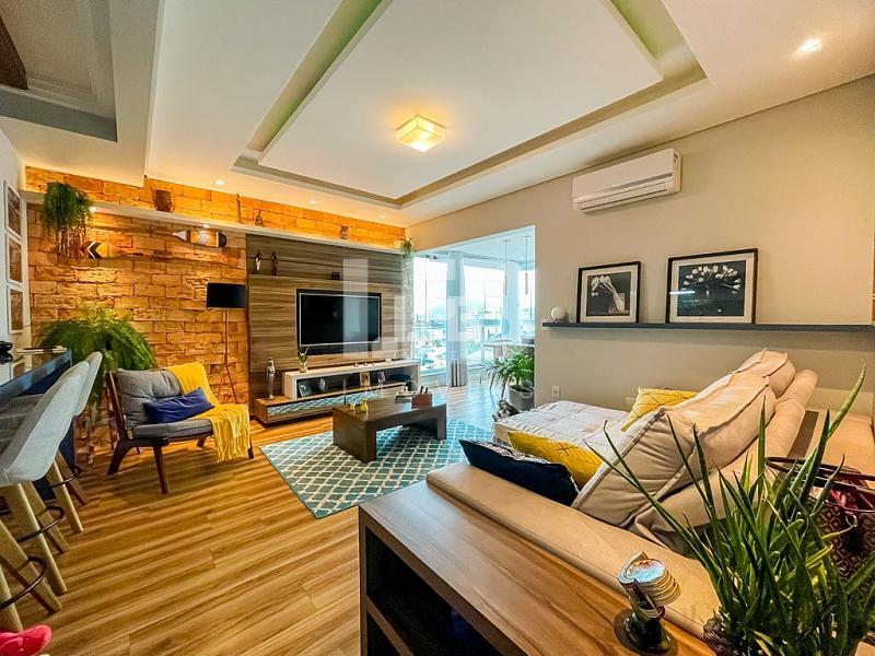 Apartamento de 2 dorm sendo 1 suíte a poucos metros  do mar na Praia Brava. — foto 2