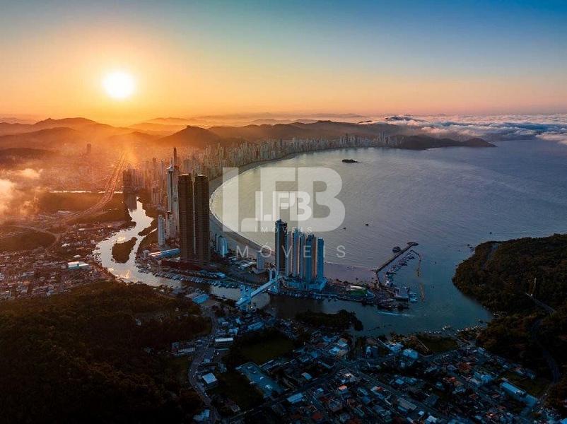 Apartamento com 4 dormitórios à venda sendo 4 suítes, 261.04 m² por - R$ 7.990.0 — foto 7