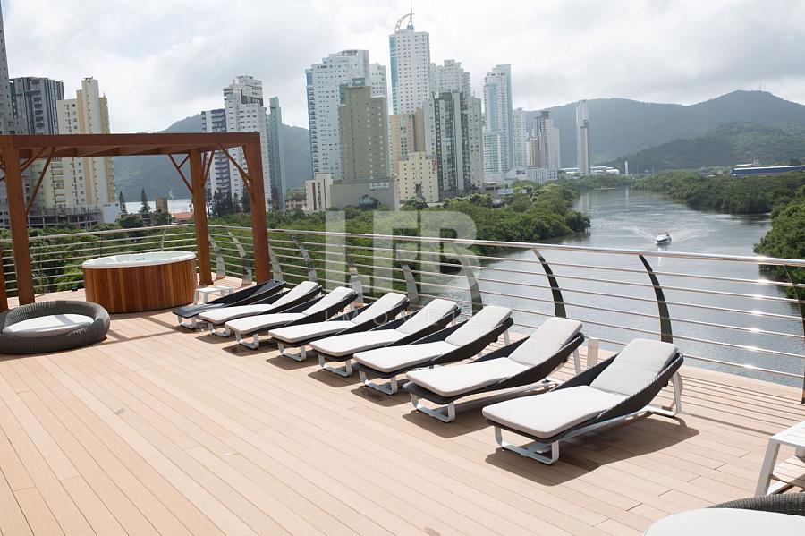 Cobertura com 336m2, 3 suítes e vaga molhada para embarcação até 50 pés — foto 7