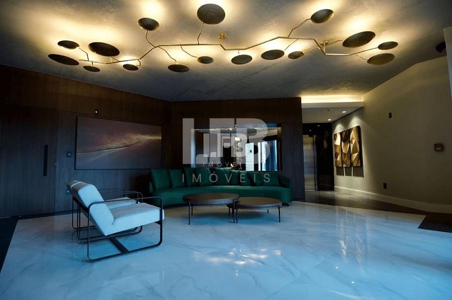 Apartamento quadra mar com 3 suítes e 3 vagas à venda no Via Marina – 153m² em Balneário Camboriú — foto 2