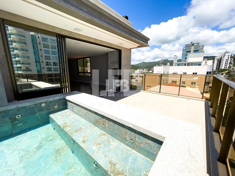 Cobertura Triplex com 4 suítes a poucos metro da Praia Brava. — foto 16