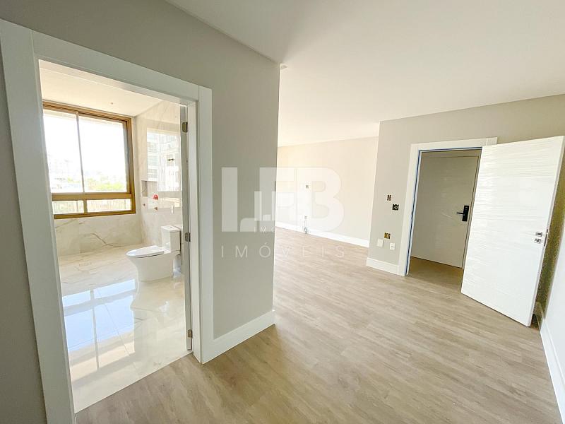 Cobertura Triplex com 4 suítes a poucos metro da Praia Brava. — foto 21