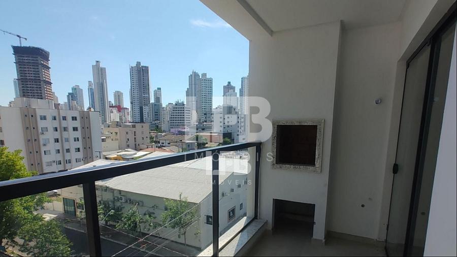 Apartamento 2 quartos com suíte e sacada no Plaza Viena, no bairro Nações em Balneário Camboriú. — foto 3