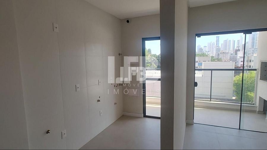 Apartamento 2 quartos com suíte e sacada no Plaza Viena, no bairro Nações em Balneário Camboriú. — foto 5