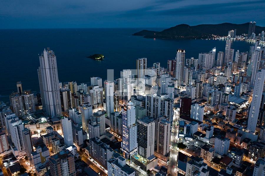 Apartamento com 4 dormitórios à venda sendo 4 suítes, 182.59 m² por - R$ 3.605.0 — foto 2