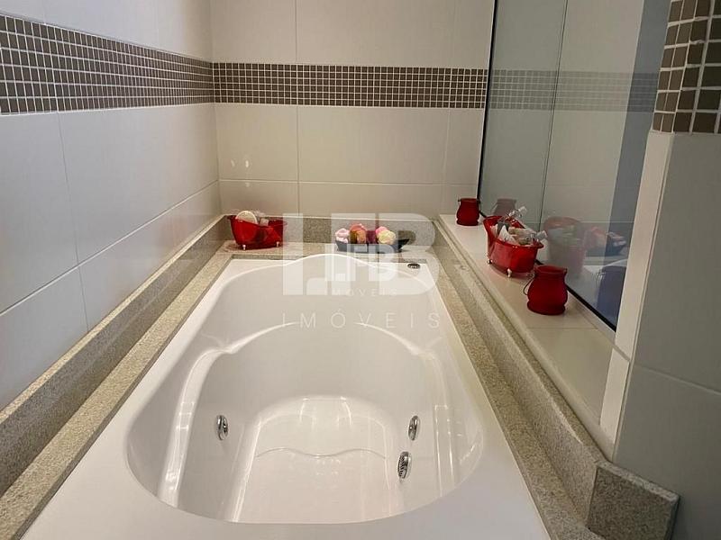 Apartamento duplex com 3 suites, 2 vagas a 150m do mar - Praia Brava. — foto 6