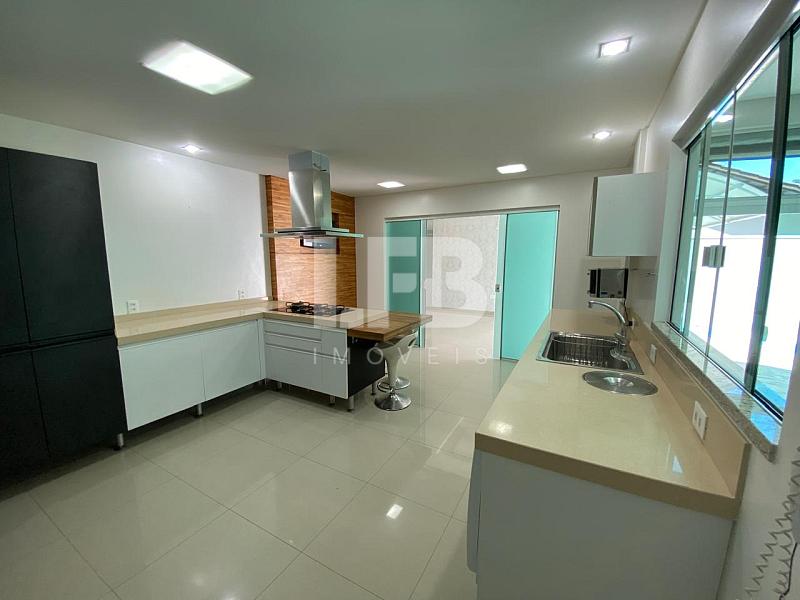 Casa com 6 dormitorios no no Condomínio Vila Rica - Balneário Camboriú — foto 2