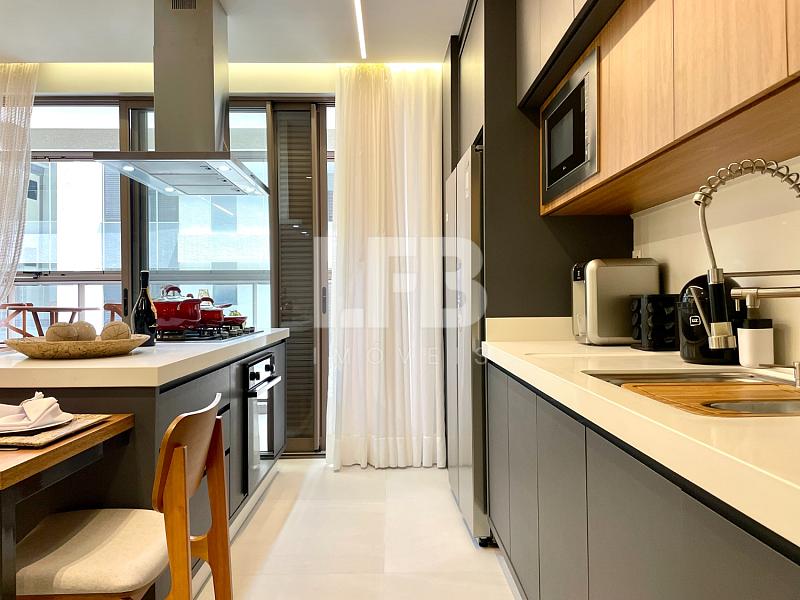 Apartamento na Praia Brava Mobiliado, equipado e decorado com 3 suítes a menos de 150m do mar! — foto 3